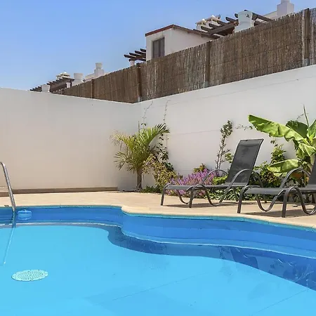 Solana - Private Pool & Rooftop Near The Corralejo