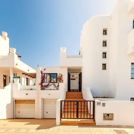 Solana - Private Pool & Rooftop Near The * Corralejo