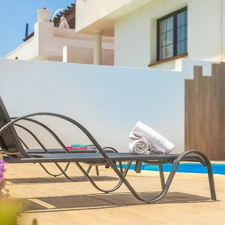 Villa Solana - Private Pool & Rooftop Near The Corralejo