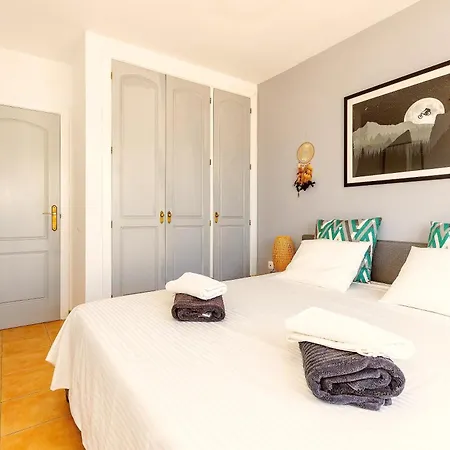 Solana - Private Pool & Rooftop Near The Corralejo