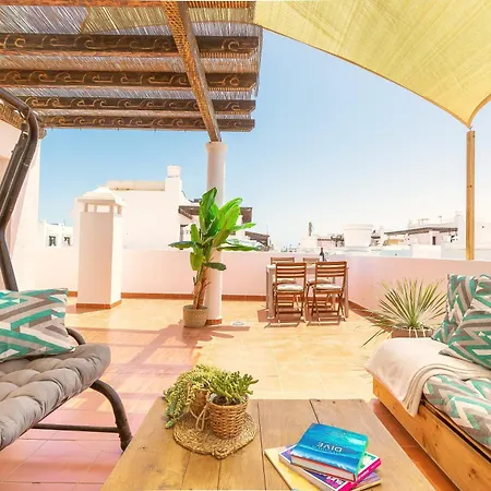 Solana - Private Pool & Rooftop Near The فيلة